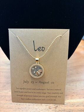 Leo Pendant Necklace in Gold
